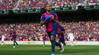 Крилото на Барселона Рафиня смята че не заслужава признанието за