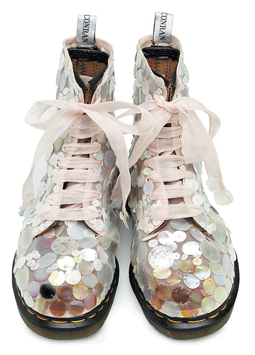 Dr.Martens празнува рождения си ден с екстравагантни нови модели (галерия)