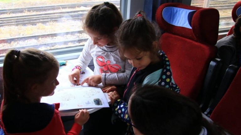 БДЖ предлага учениците и студентите да получават 50% намаление при пътуване с влак