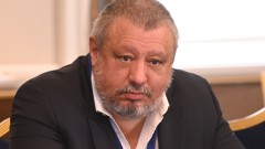 Банките, които не инвестират в хора и технологии, могат да се превърнат в проблем, смята банкерът Петър Славов
