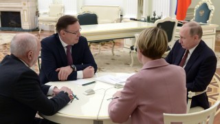 Руският лидер Владимир Путин заяви че Москва няма да влиза