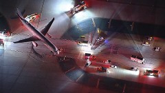 Самолет и автобус се сблъскаха на летището в Лос Анджелис