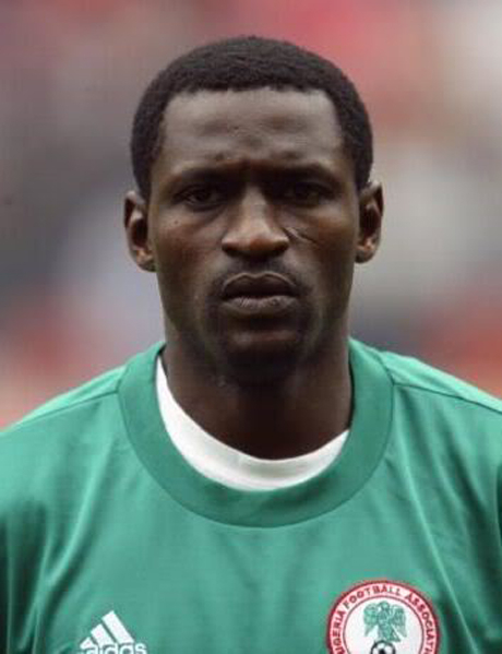 Гарба Лавал стана играещ треньор в Нигерия