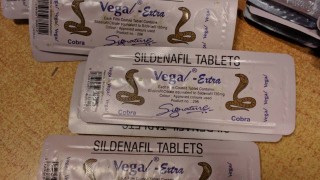 Митничарите хванаха 7200 контрабандни таблетки за полова мощ и 250