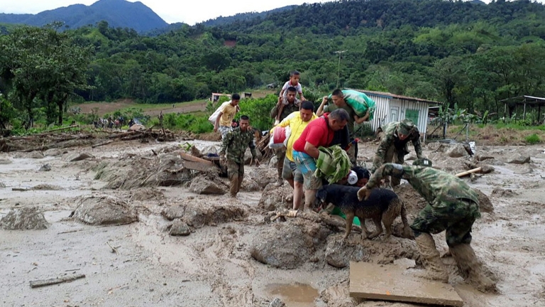 Колумбия обяви извънредно положение, повече от 270 загинали след свлачището 