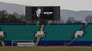 Тодор Батков говори пред медиите по време на поклонението пред