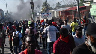 Тежковъоръжени банди са нападнали Националния дворец в Порт о Пренс