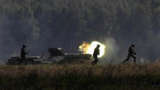 В Украйна 7-годишна ученичка дари на войник бронежилетка, купена със спестяванията й