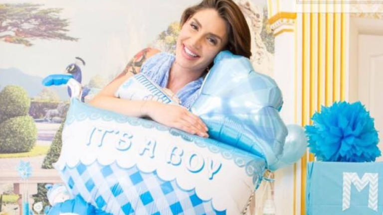 Черната Златка с бебешко парти по американски