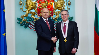 На официална церемония в Гербовата зала на президентството държавният глава