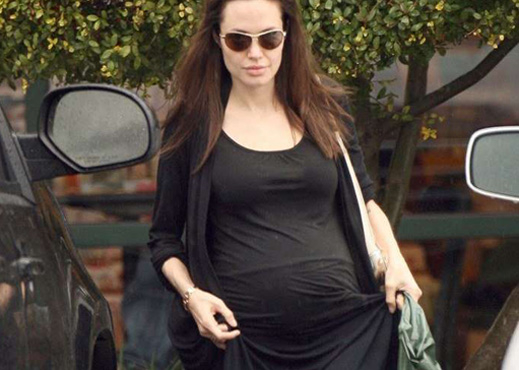 Анджелина Джоли ще роди момиченца