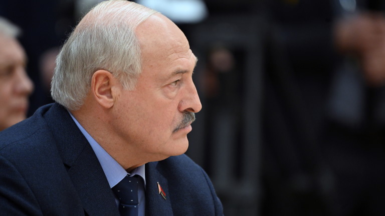 Лукашенко лиши от звание повече от 20 бивши военни и милиционери