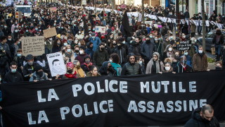 При масовите протести във Франция срещу спорния закон за сигурността