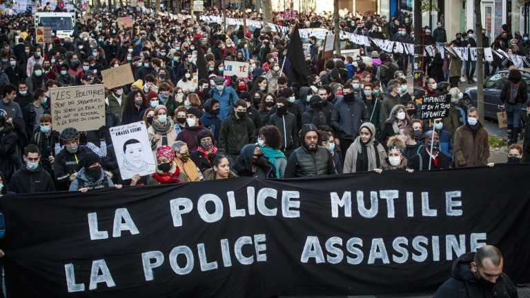Десетки задържани във Франция на протестите срещу закона за сигурността
