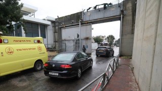 Двама израелци са ранени при нападение с нож на КПП в Ерусалим