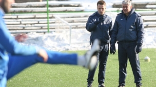 Левски тренира 50 минути в Шумен