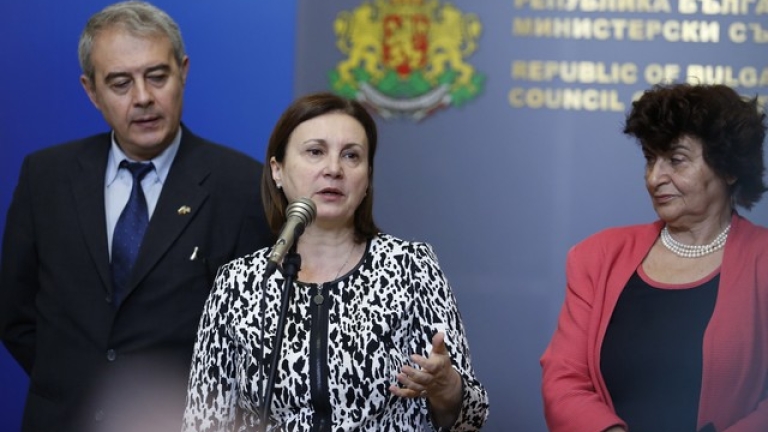 Бъчварова отрича за полицейски чадър над Митьо Очите; България е усвоила едва 1.66% от новите оперативни програми