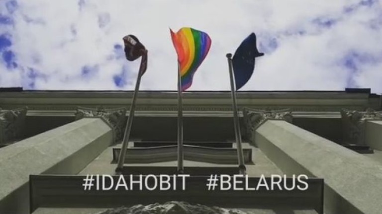 В Беларус бесни на посолството на Великобритания, издигнали знамето на ЛГБТ