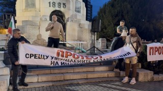 Стотици протестираха във Велико Търново срещу лошото качество на водата