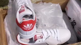 Задържаха хиляди маратонки менте съобщават от Агенция Митници Митническите служители