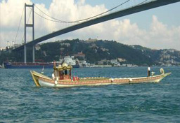 Кораб с български флаг заседна в  Босфора