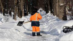 Затрупани коли и писта с височината на 9-етажен блок - какво се случи в Камчатка