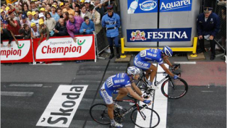 Полицията издирва младежи, стреляли по състезатели на Тур дьо Франс 