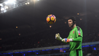 Според информация на The Times вратарят на Арсенал Петър Чех