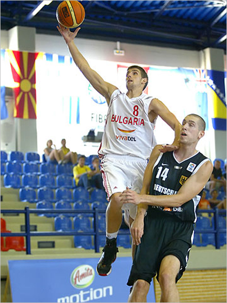 Юношите загубиха с 62:76 точки от Македония