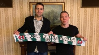 Естонският национал Тревор Елхи официално е футболист на Ботев Враца