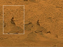 Снимка от Марс с човекоподобна фигура
