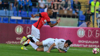 Легендарният футболист на Манчестър Юнайтед Партис Евра даде обширно