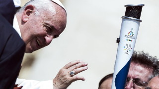 Папа Франциск предупреди представители на петролни компании че е необходим