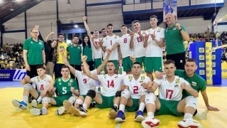 Мъжкият и женският национален отбор на България по волейбол до