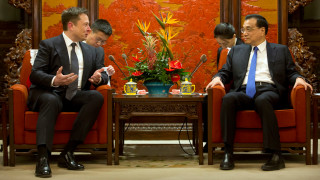 Шефът на Тесла Илън Мъск обясни че обича Китай и премиерът Ли