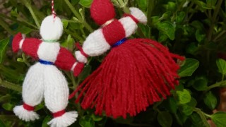 Огромна мартеница бе спусната на скалите край село Лакатник съобщава