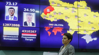 Новизбраният президент на Украйна Владимир Зеленски побеждава настоящия лидер Петро