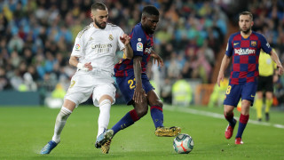 Самюел Юмтити се приближава към изхода на Камп Ноу съобщава