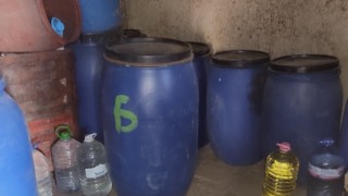 Иззеха 4200 литра нелегална ракия в Добричко съобщава Агенция Митници Акохолът