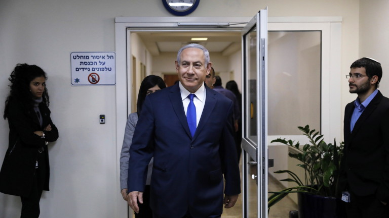 Повдигат обвинения срещу Нетаняху за корупция, отива на съд 