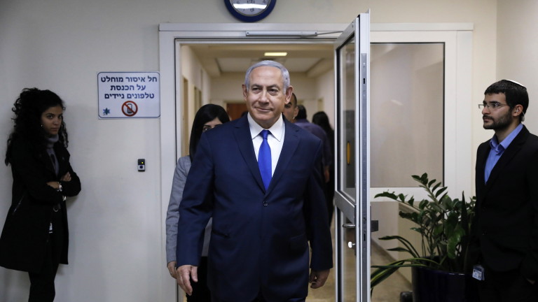 Повдигат обвинения срещу Нетаняху за корупция, отива на съд