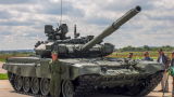 Роботи сглобяват гъсеничните вериги за руските танкове
