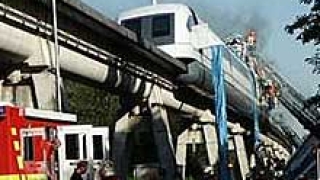 Високоскоростен влак катастрофира в Германия