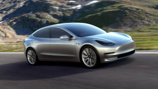 В надпревара с времето Tesla поема рисков ход в производството на Model 3