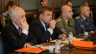 Военната комисия даде зелена светлина на преговорите за Ф16 Против