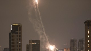 Иран изстреля поредната вълна от ракети към Израел която предизвика