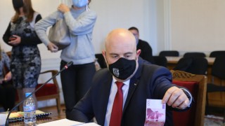Мъж замери с фалшиви банкноти с лика на премиера Бойко