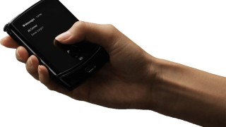 Малко по късно този месец очакваме да видим емблематичния Motorola Razr