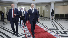 Гюров на прощаване, но и на първа линия: Не гасим лампите, а държим ключа