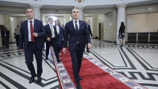 Гюров на прощаване, но и на първа линия: Не гасим лампите, а държим ключа